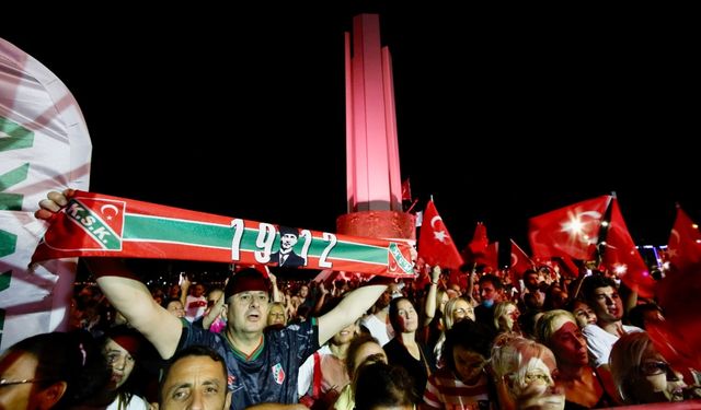 İzmir’de 19 Mayıs coşkusu: Karşıyaka’da Gençlik Festivali için geri sayım başladı