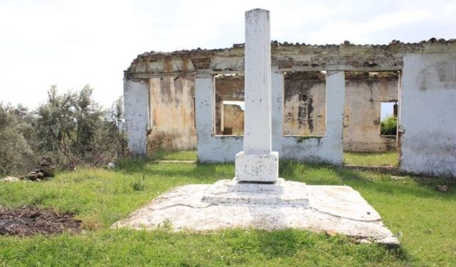 İzmir'de Atatürk'ün anısına dikilip zamanla unutulan tarihi anıt: Furunlu Köyü Anıtı
