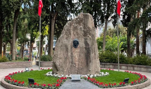 İzmir'de Atatürk'ün annesinin mezarı burada yatıyor: Zübeyde Hanım Anıt Mezarı
