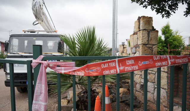 İzmir'de beton kemerin altında kalarak ölen çift için tören düzenlendi