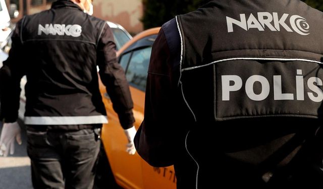 İzmir'de eve baskın: Zehir taciri 2 kişi gözaltına alındı