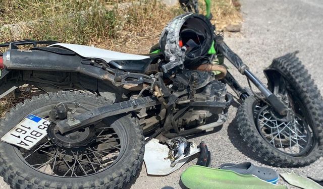 İzmir'de feci kaza: Motosikletliye kamyon çarptı
