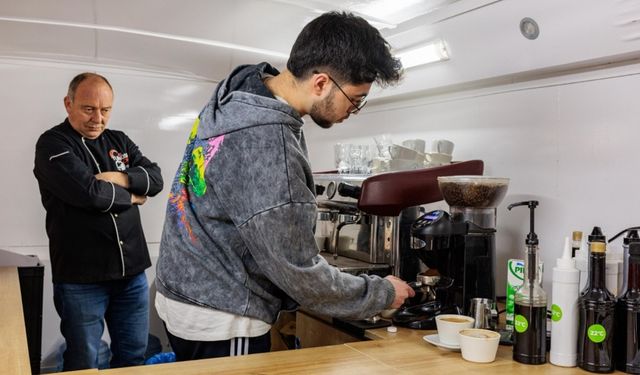 İzmir'de gençlere iş eğitimi imkanı: Gençlik Fabrikası açılıyor