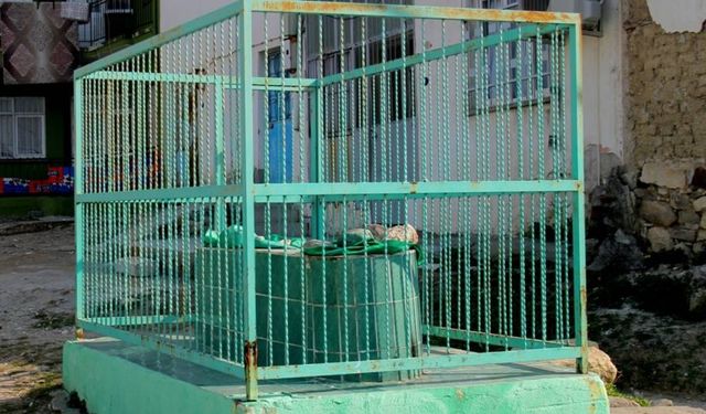 İzmir'de ilginç gelenek: Bu türbeye dua eden leblebi dağıtmalı!