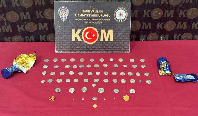 İzmir'de kaçakçılığa darbe: Diş macunu tüplerinden sikke ve altın çıktı