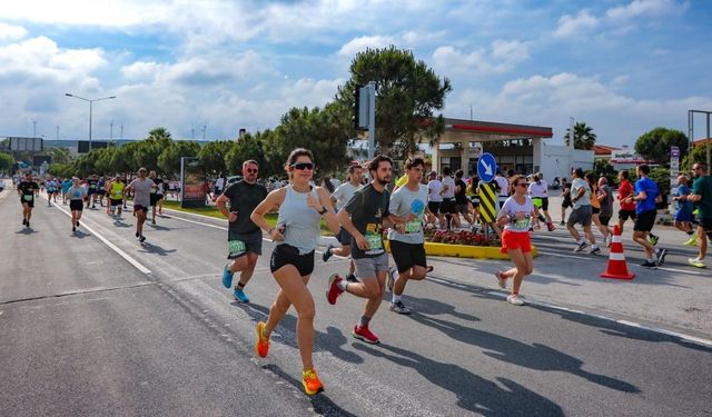 İzmir'de maraton heyecanı: 3. Salomon Çeşme Maratonu tarihi belli oldu