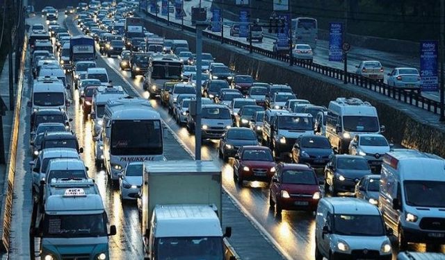 İzmir’de trafiğe kaç araç kayıtlı?