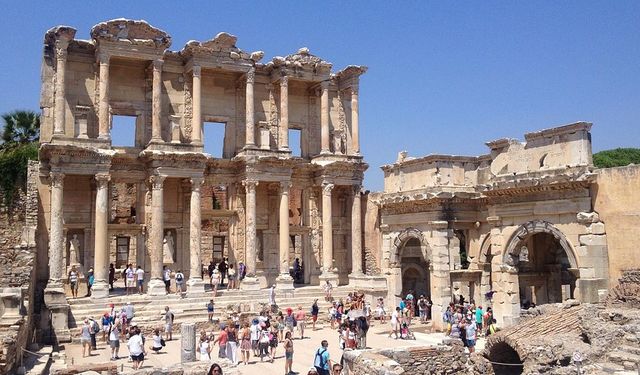 İzmir’deki müze ve ören yeri giriş ücretleri 2025: Efes, Bergama, Agora, Çeşme ve daha fazlası