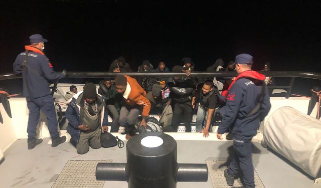 İzmir Dikili’de düzensiz göçmenlere operasyon: 28 kişi kurtarıldı