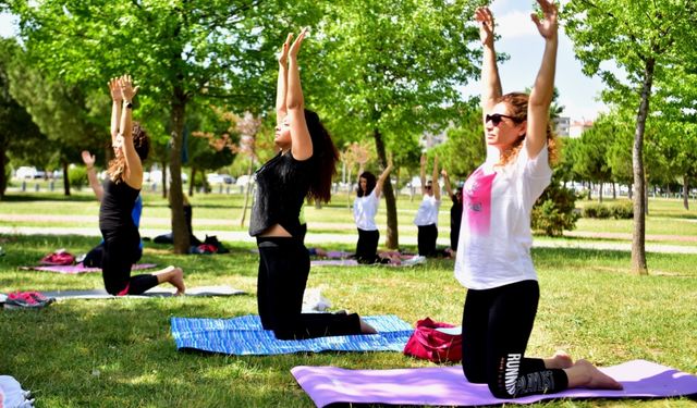 İzmir'in 8500 yıllık tarihi yerinde ücretsiz yoga eğitimi: Matını al gel