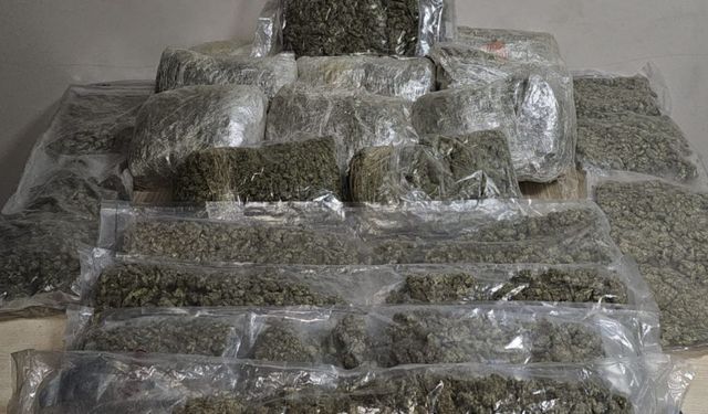 İzmir'in polisi göz açtırmıyor: 19 kilo yasaklı madde bulundu