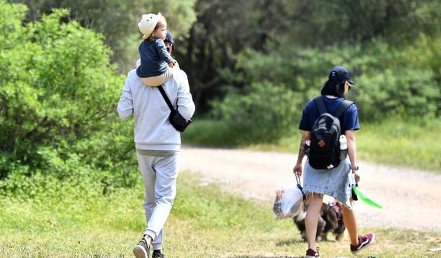 İzmirli aileler “Parkta Etkinlik Var” programı ile doğayı gözlemledi