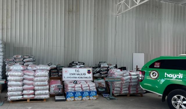 Menemen'de sahte kedi ve köpek maması operasyonu: 14 ton ele geçirildi