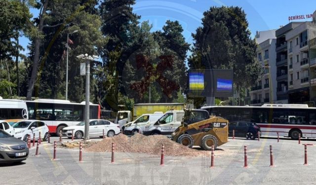 İzmir Üçkuyular Meydanı’nda İZSU çalışması: Yola çıkacakların dikkatine, bu güzergahta trafik yoğunluğu yaşanıyor