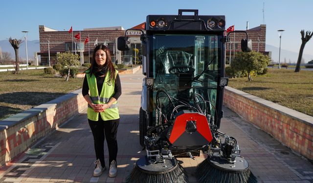 Belediye filosu güçleniyor: Kemalpaşa'nın yolları pırıl pırıl olacak