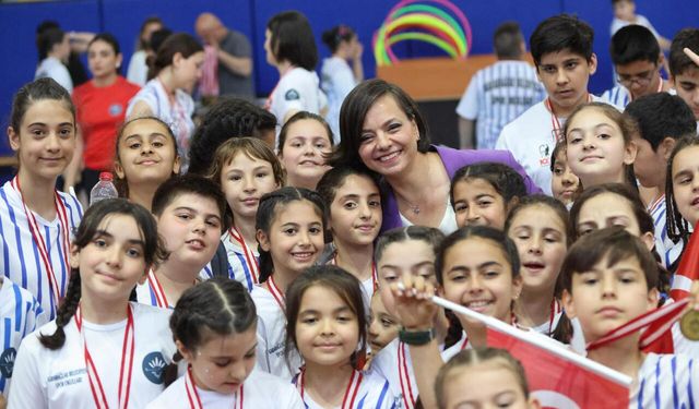 Karabağlar'da 19 Mayıs Spor Şenliği: Gençler yeteneklerini konuşturdu