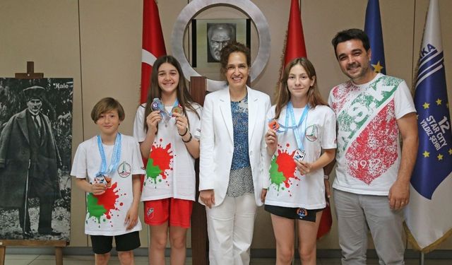 İzmir’in gururu Karşıyaka’dan çifte başarı