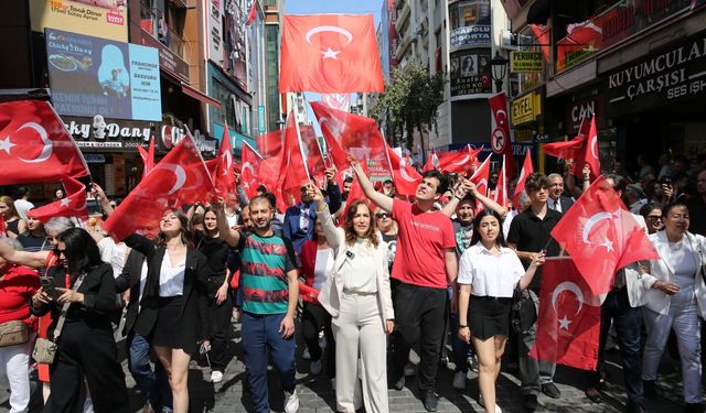 Karşıyaka’da 19 Mayıs Korteji’ne yoğun katılım