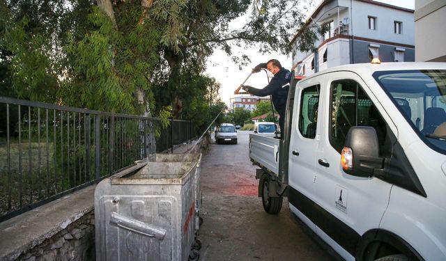 Karşıyaka’da ilaçlama seferberliği: Hem koku hem haşere sorunu çözülecek