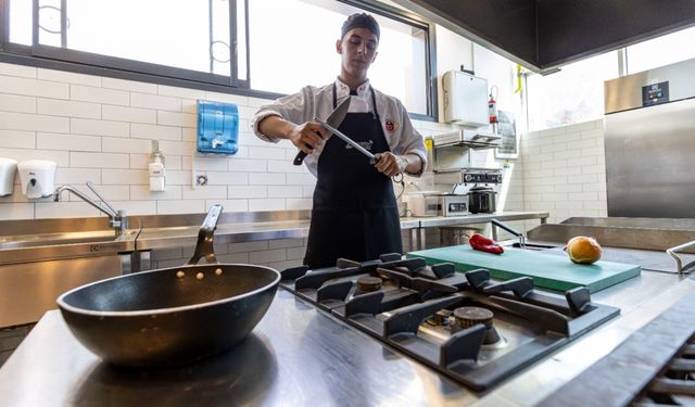 Karşıyaka’ya ‘Gastro Genç’ gururu: Cordelion'da yetişti, İzmir'deki yarışmadan 2 altın ve 1 bronz madalya kazandı