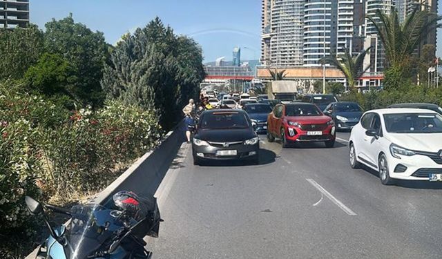 İzmirliler dikkat: Mürselpaşa Bulvarı'nda trafik durma noktasında