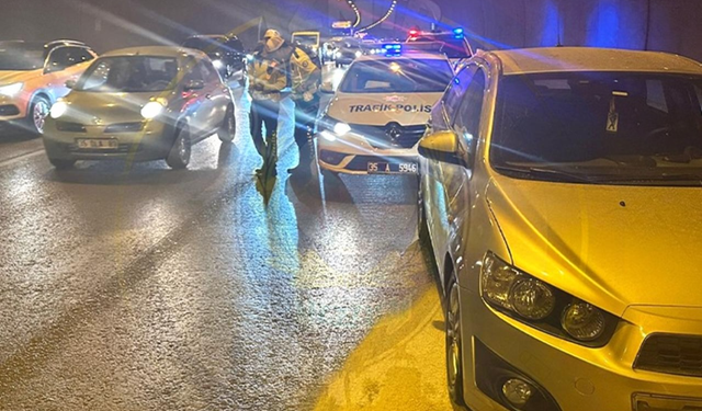 Yola çıkacaklar dikkat: Bayraklı Tüneli’nde trafik kazası
