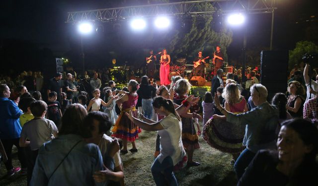 Karşıyaka'da Hıdırellez coşkusu: Binlerce vatandaş doyasıya eğlendi