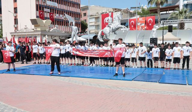 Menemen'de 19 Mayıs coşkusu: Atatürk’ün emaneti emin ellerde