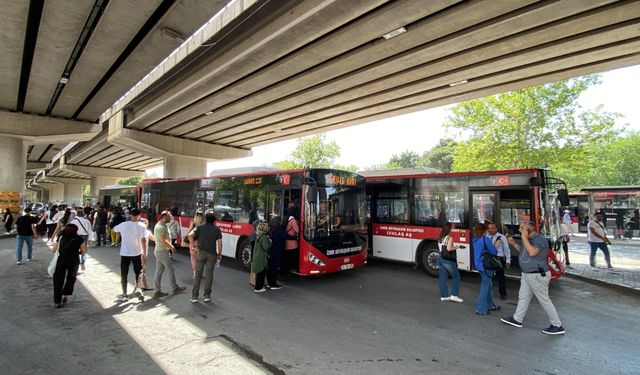 İzmir Metro'da intihar girişimi: Seferler durduruldu