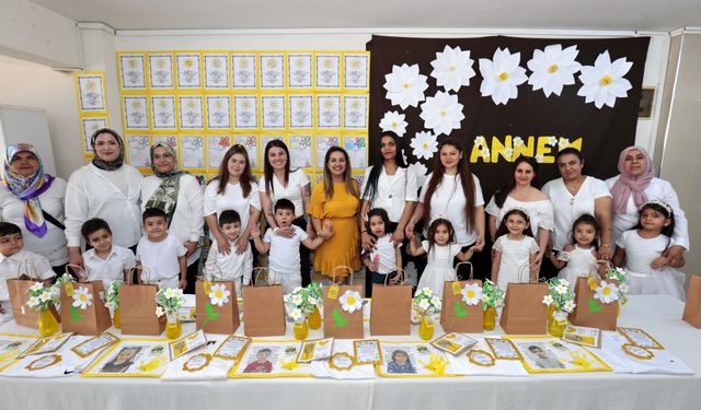 İzmirli minikler Anneler Günü'nü kutladı: El yapımı hediyeler hazırladılar