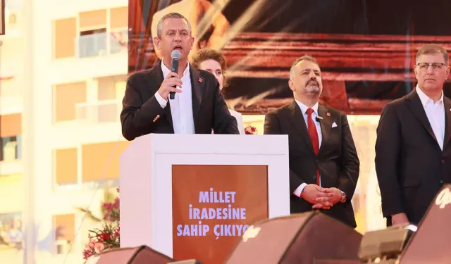 Özgür Özel İzmir mitinginde: Gündoğdu Meydanı'nı görmeyenler görsün