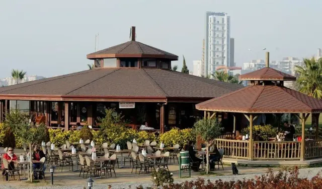 Sıcak havayı gören İzmirliler bu kafeye akın ediyor: Uygun fiyatı ile cazibe merkezi oldu
