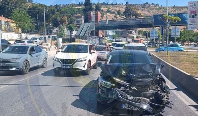 İzmir'de Yeşildere Caddesi'nde kazası: Trafik kilitlendi