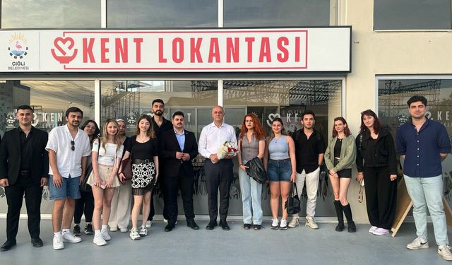 CHP’li Ümit Özlale İzmir’de gençlerle buluştu: Barış, bu rejimle ve bu cumhurbaşkanıyla olmaz