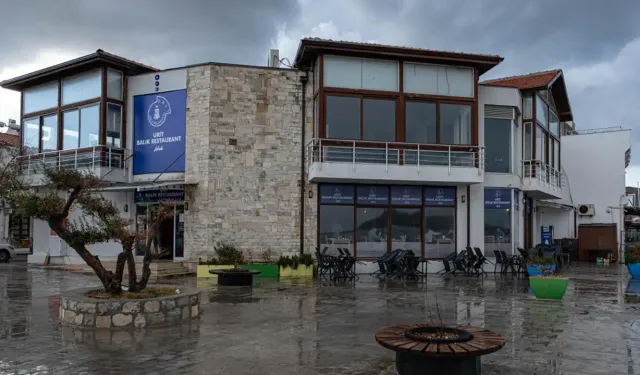 İzmir'de balık yemek isteyen buraya gidiyor: Deniz manzaralı bir belediye işletmesi