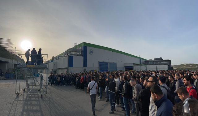 İzmir’de Petrol-İş işçileri greve çıkıyor
