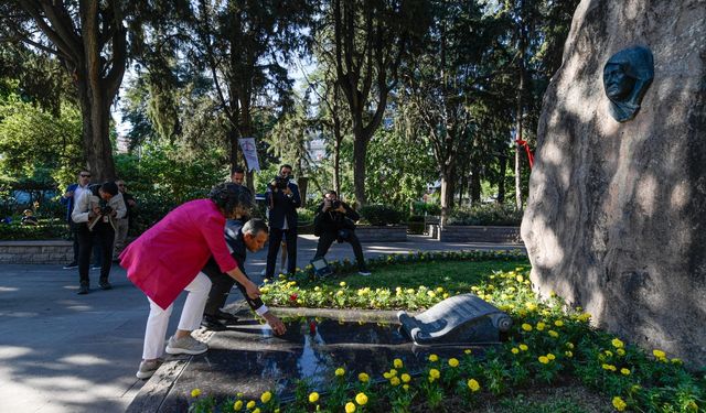 CHP Lideri Özgür Özel İzmir'de: Zübeyde Hanım'ın mezarını ziyaret etti