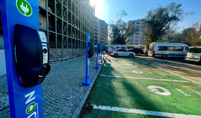 İzmir'de örnek çalışma: Elektrikli araç şarj istasyonları ile yeşil bir gelecek