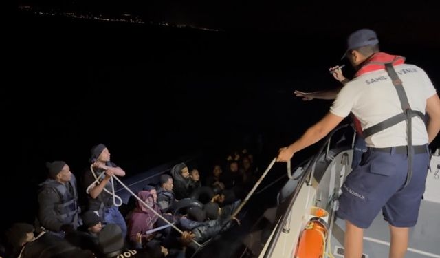 Çeşme açıklarında korku dolu anlar: Motoru arıza yapan bottan kurtarıldılar