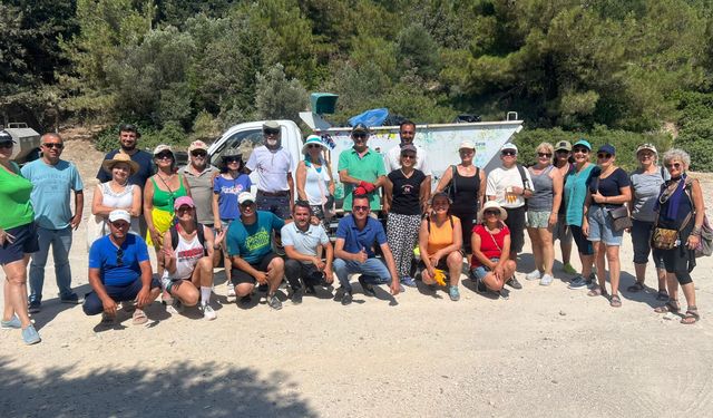 Çeşme'de doğa dostu etkinlik: Çöpler toplandı, temizlik yapıldı