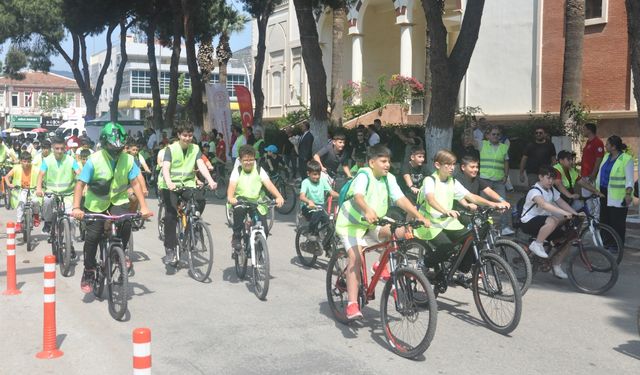 İzmir'de sağlıklı bir yaşam için pedalladılar: 350 sporcu katıldı!