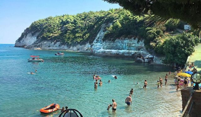 Adrenalin ve berrak deniz arayanlar buraya gidiyor: Karaburun Ayıbalığı Koyu nerede, nasıl gidilir?
