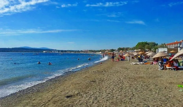 İzmir'de yerli ve yabancı tatilcilerin gözdesi: Akarca Plajı'na nasıl gidilir?