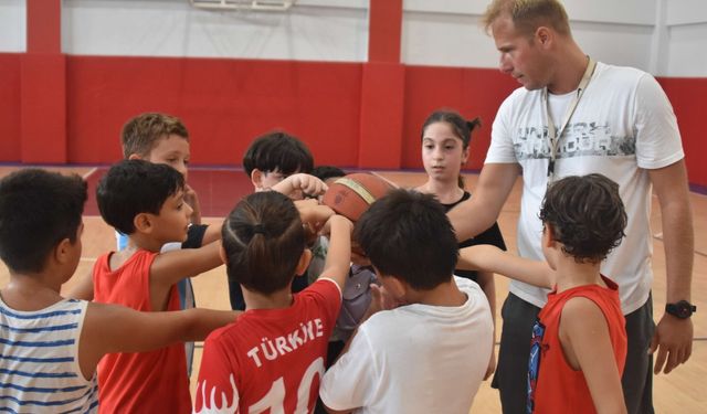 İzmirlilere ücretsiz 3-60 yaş arası yaz spor okulu müjdesi: Kayıtlar 23 Haziran’da başlıyor