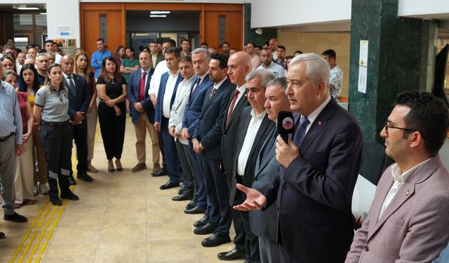 Kemalpaşa'da bayramlaşma töreni: Başkan Türkmen, personelle buluştu