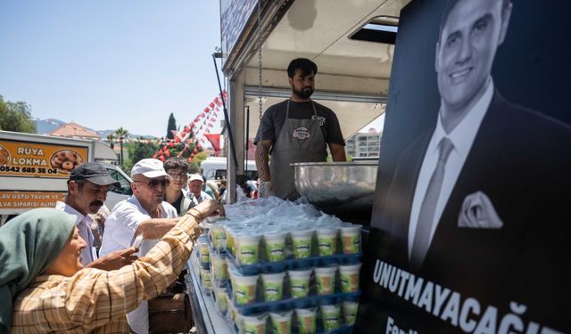 Bornova'da Ferdi Zeyrek anısına tavuk-pilav hayrı yapıldı