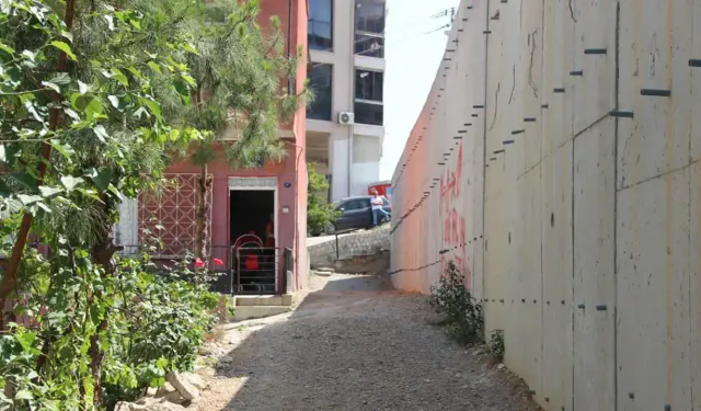İzmir'de tepki çeken duvar: 6 sokak kapandı