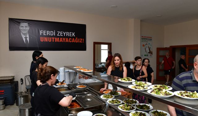 Çiğli'de Ferdi Zeyrek anması: Yemek dağıtıldı, lokma döktürüldü
