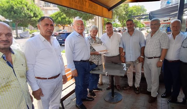 Kurban Bayramı’nda İzmir’den samimi kareler: Erkan Özkan’a esnaftan lezzetli jest