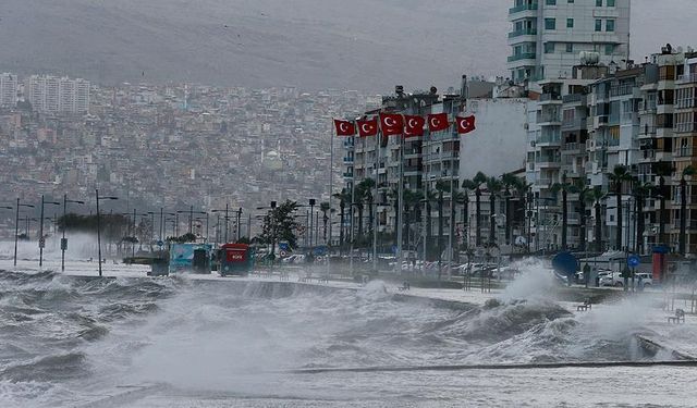 İzmir Valiliği tarih vererek uyardı: Deniz ulaşımında aksamalar yaşanabilir